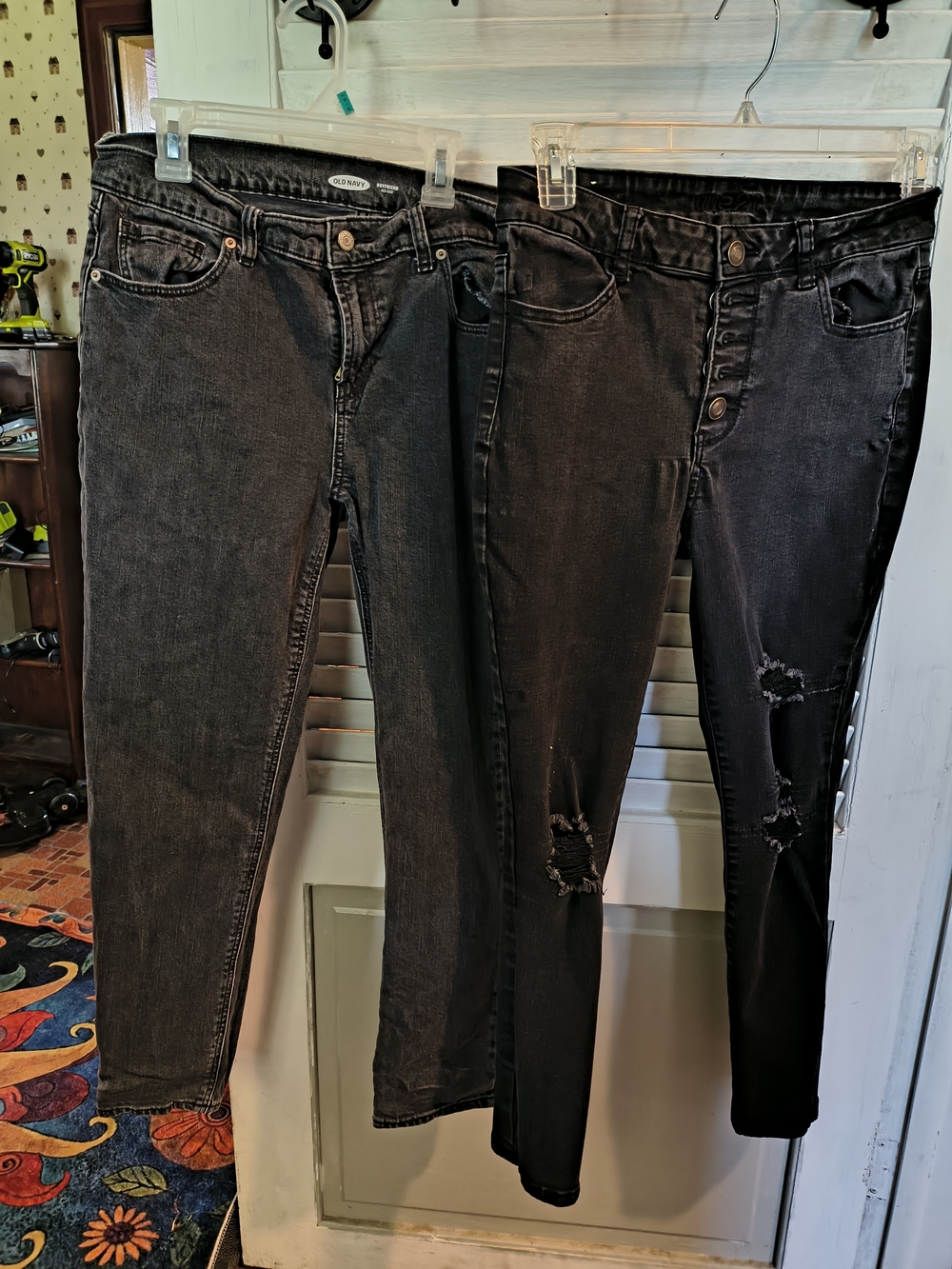 Women’s Old Navy Black  Distressed boyfriend midrise and jeans(no name) size 10